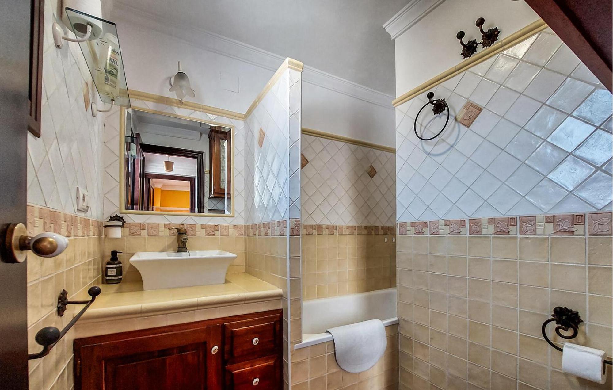 2 Bedroom Cozy Home In Грасалема Экстерьер фото